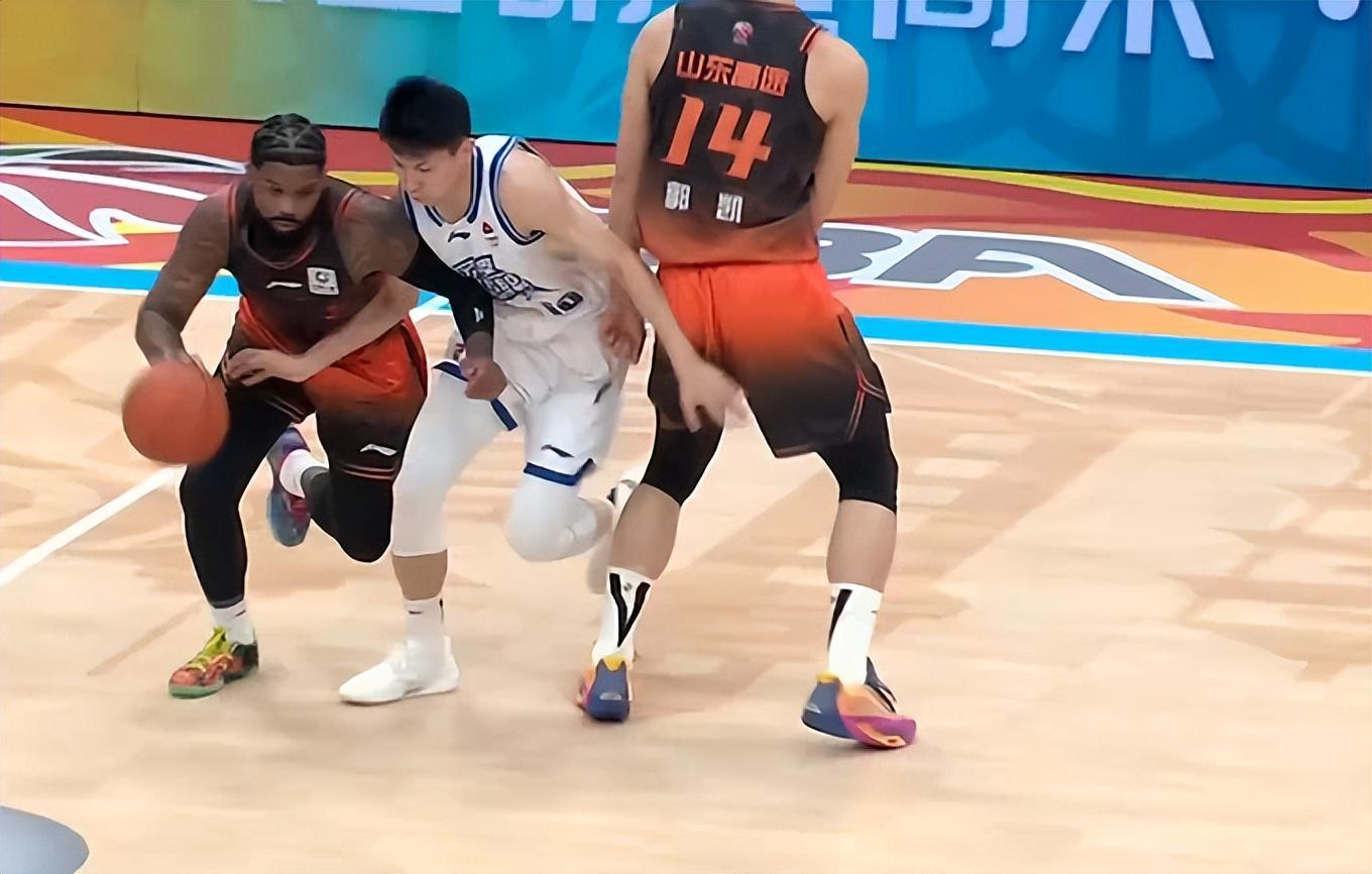 开云平台-8连胜+12连杀！山东三外援合砍72分，鲍威尔回暖成最大惊喜