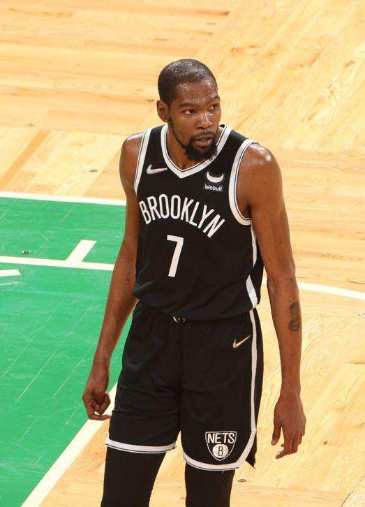 体育娱乐-下半场10投全铁彻底迷失！这是生涯至今最糟糕的KD