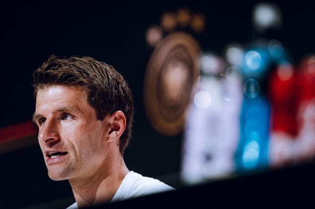 开云官方-穆勒首发战三狮？萨内加练射门！诺伊尔喂球…